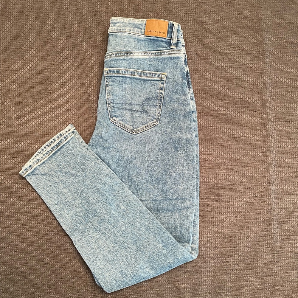 American Eagle Strigid Mom Jeans Size 2